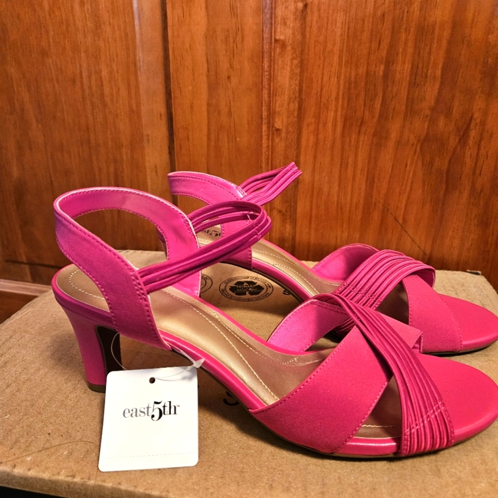 East 5th Nellie strappy heel hot pink 11M NWT 2.25 Inch